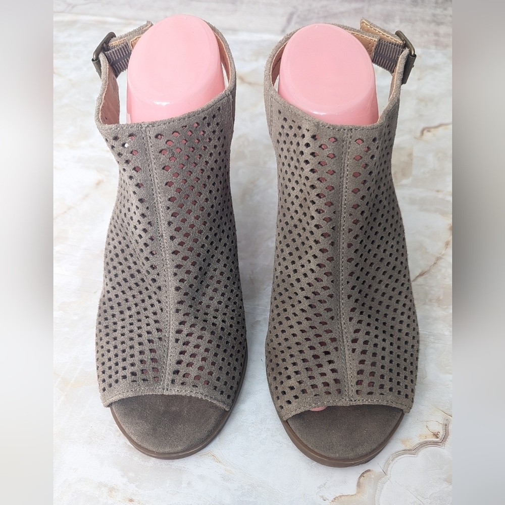 Lucky Brand Woman's Nacria Suede Heels Size 8.5 M